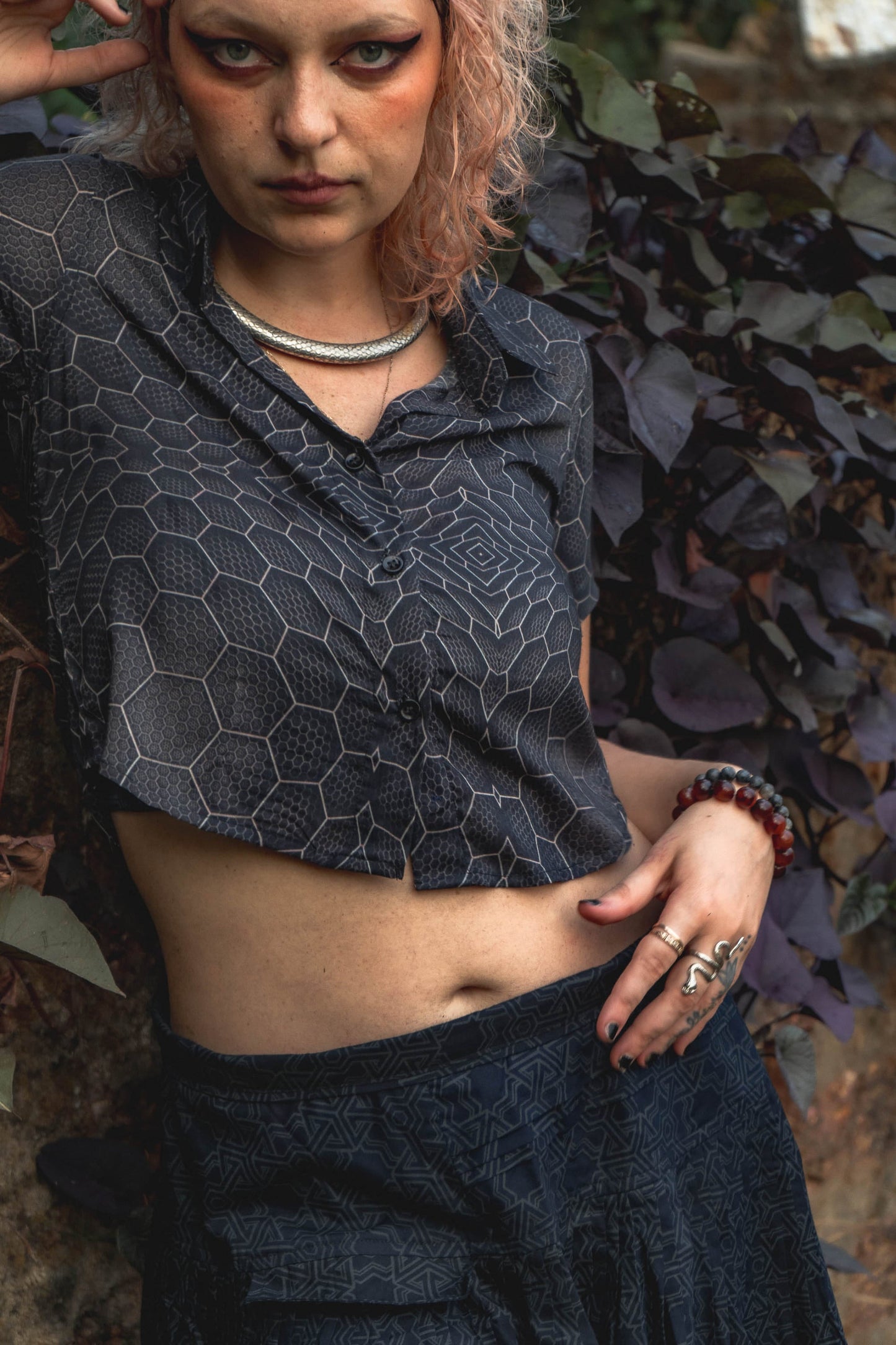 ATOME & MOLEKÜLE | Damen Crop Shirt aus Bambusstoff | Pixie Festival Bluse
