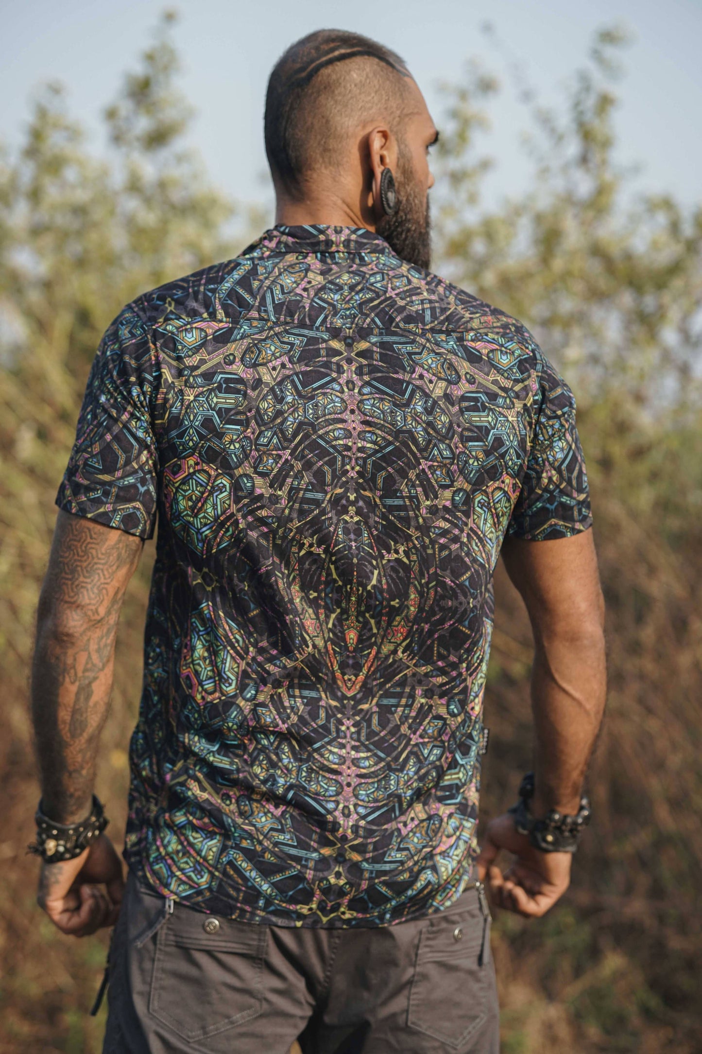 MIND FLARE | Herren Bambus Kurzarmhemd | Psychedelischer Glitch-Print