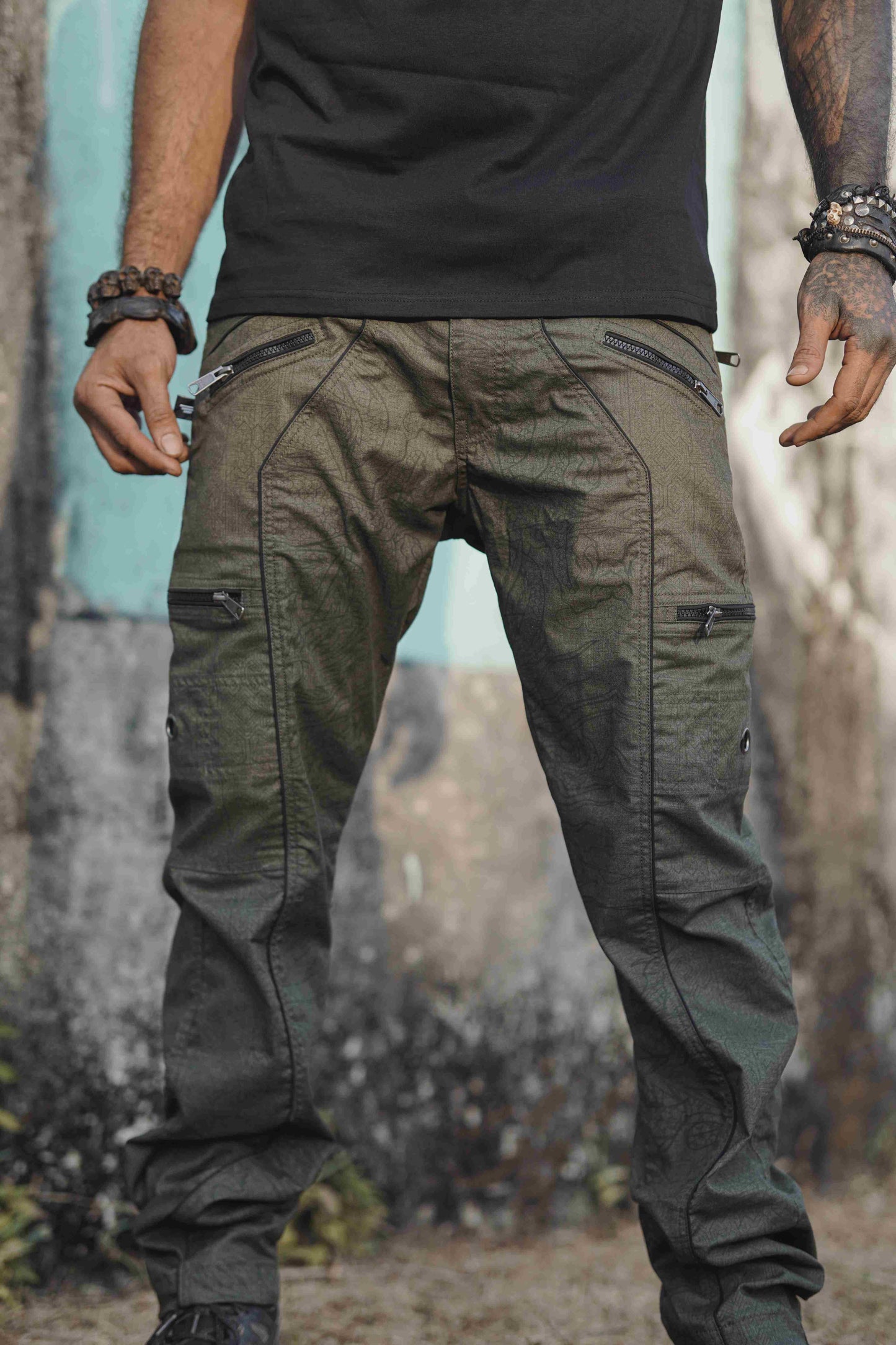Dragon Codex – Olive Khaki NY Cargo-Hose für Herren | Hose mit abstraktem Muster