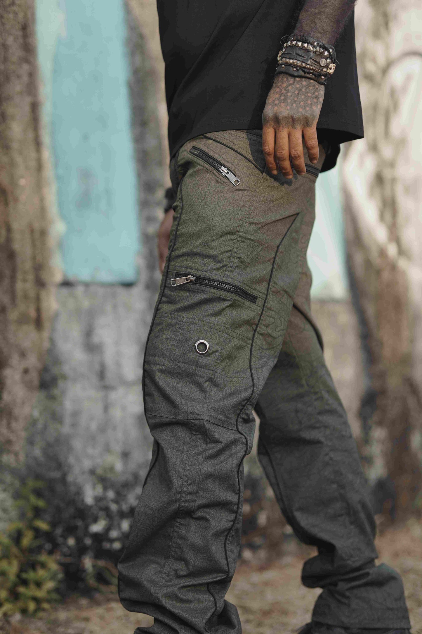 Dragon Codex – Olive Khaki NY Cargo-Hose für Herren | Hose mit abstraktem Muster