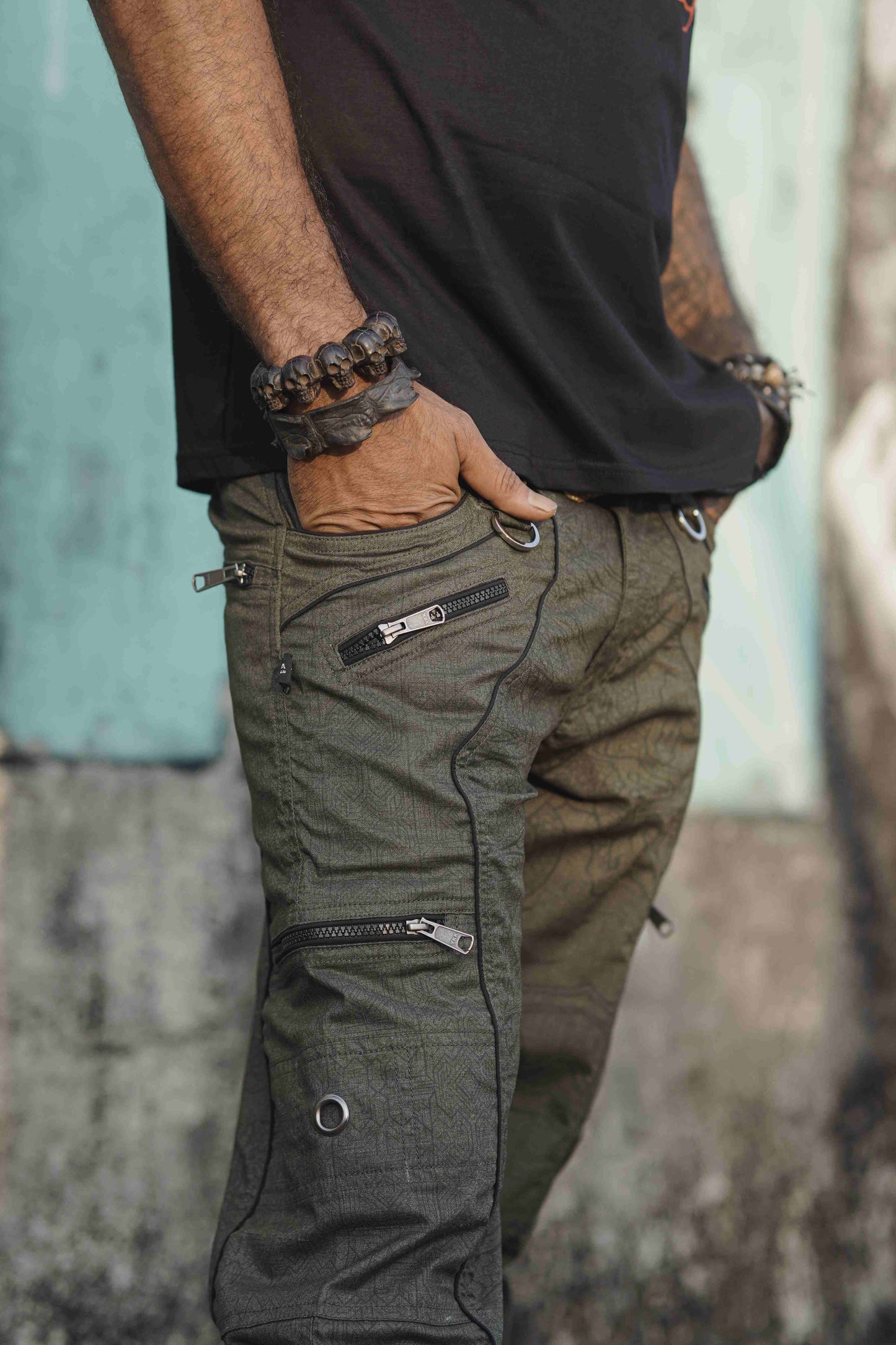 Dragon Codex – Olive Khaki NY Cargo-Hose für Herren | Hose mit abstraktem Muster