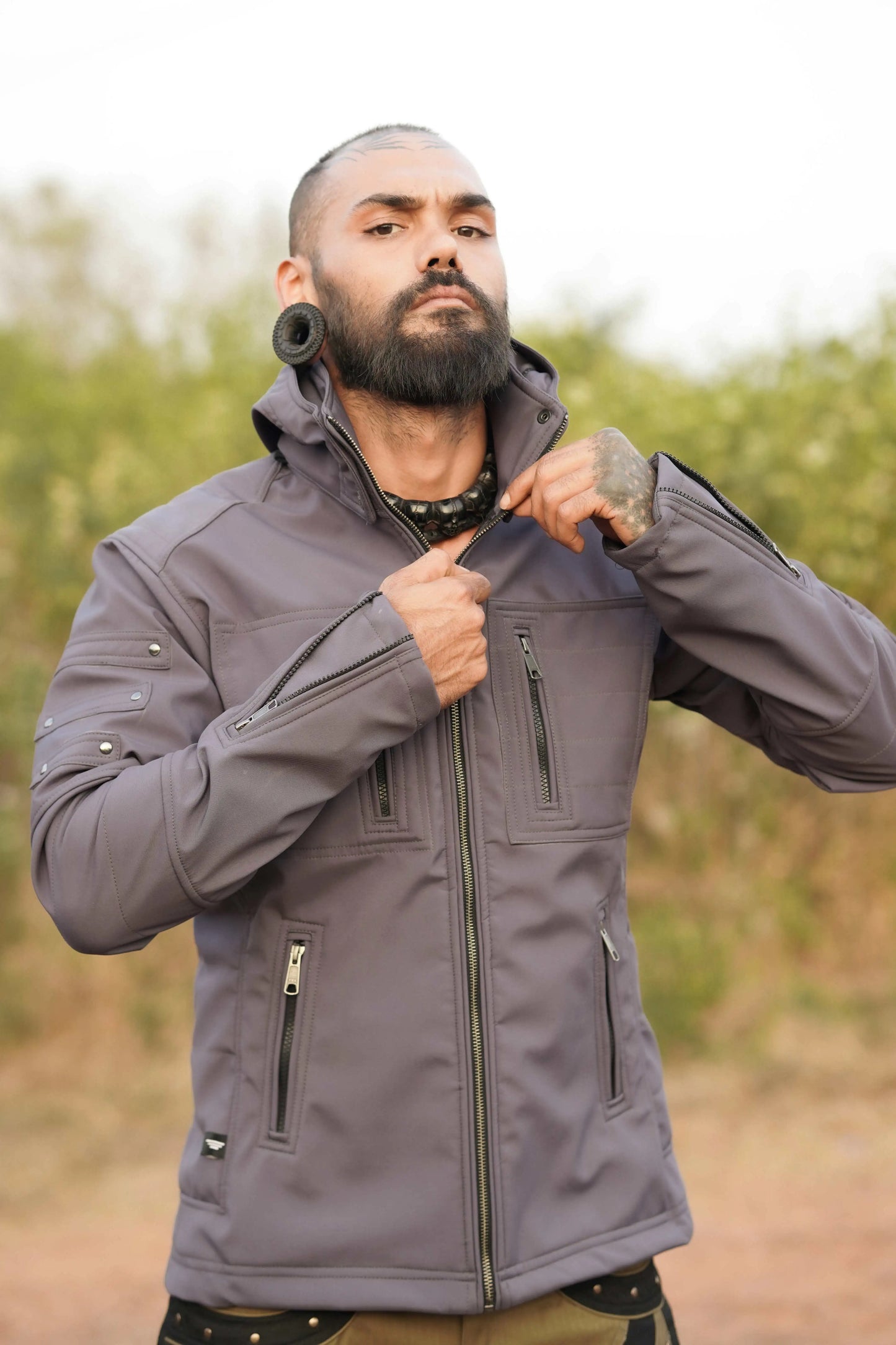 Winddichte Festivaljacke – Armor 2.0 Olivgrüne futuristische Kapuzenjacke
