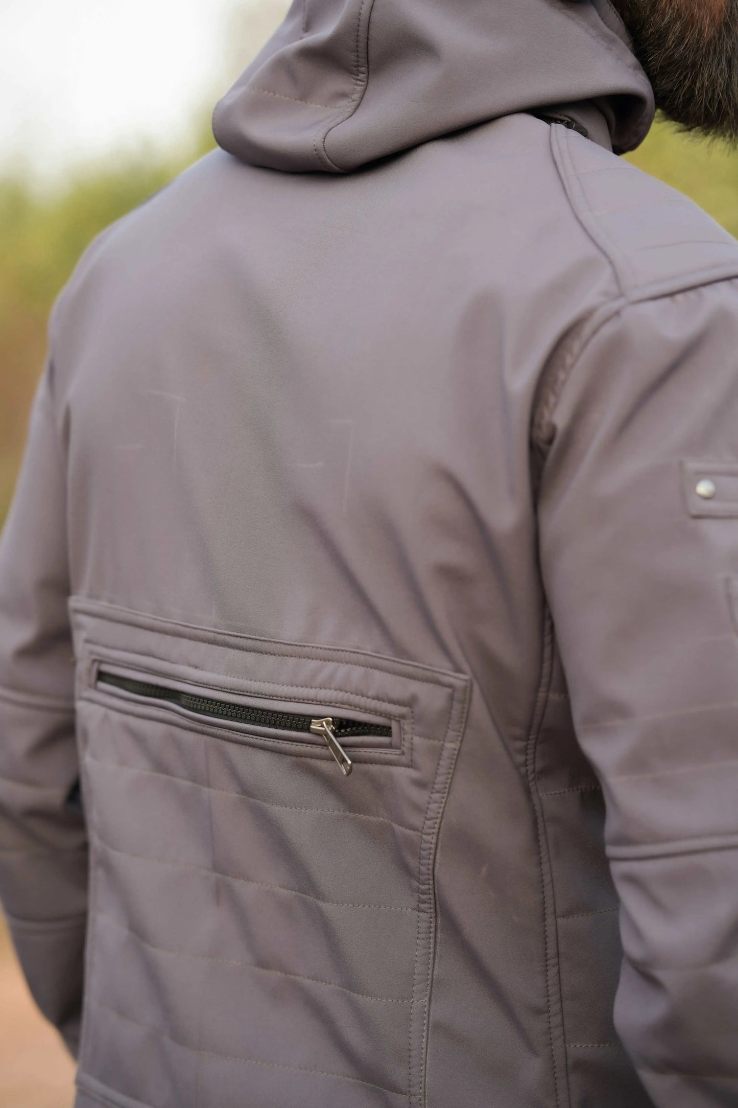 Winddichte Festivaljacke – Armor 2.0 Olivgrüne futuristische Kapuzenjacke