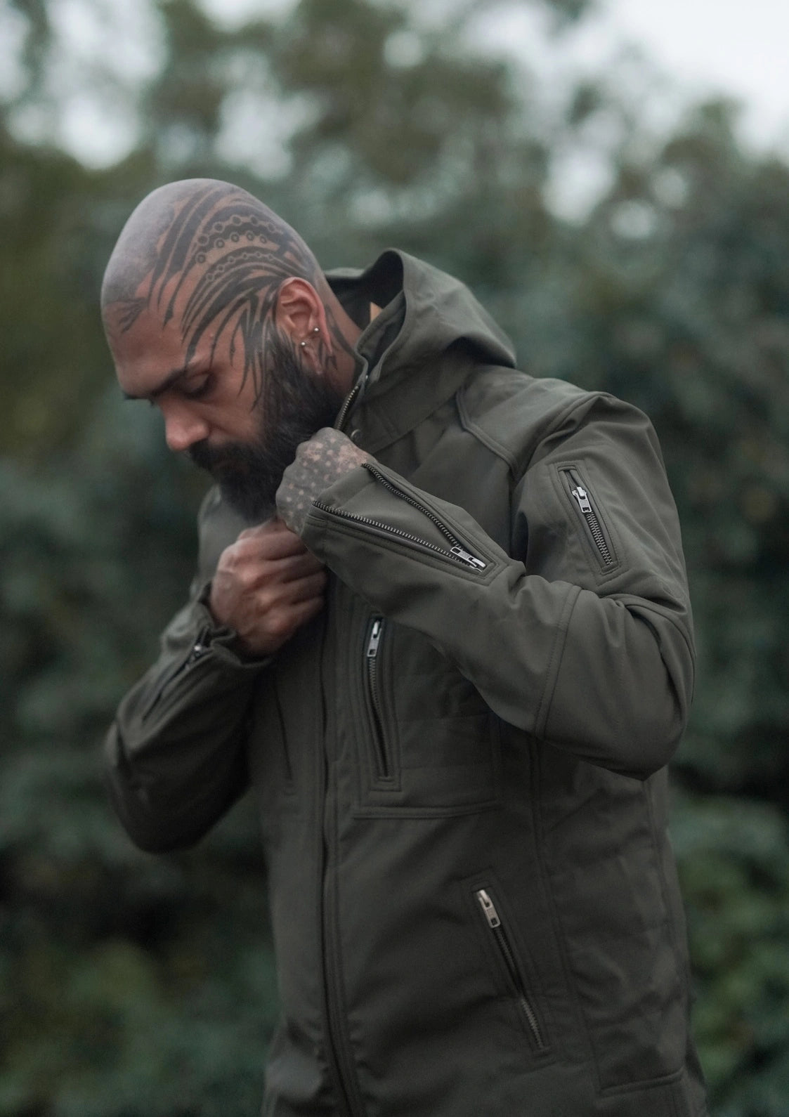 Winddichte Festivaljacke – Armor 2.0 Olivgrüne futuristische Kapuzenjacke