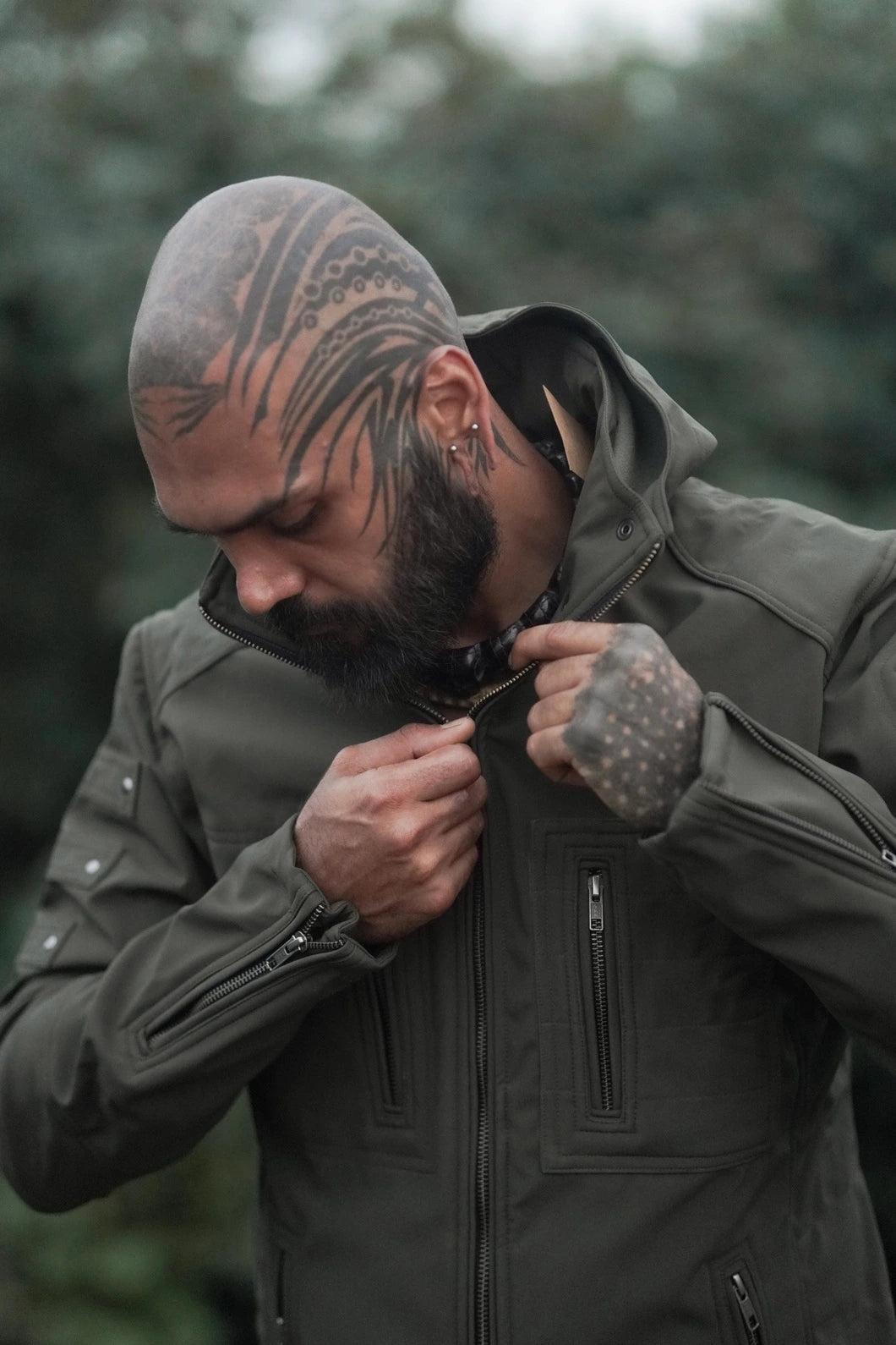Winddichte Festivaljacke – Armor 2.0 Olivgrüne futuristische Kapuzenjacke