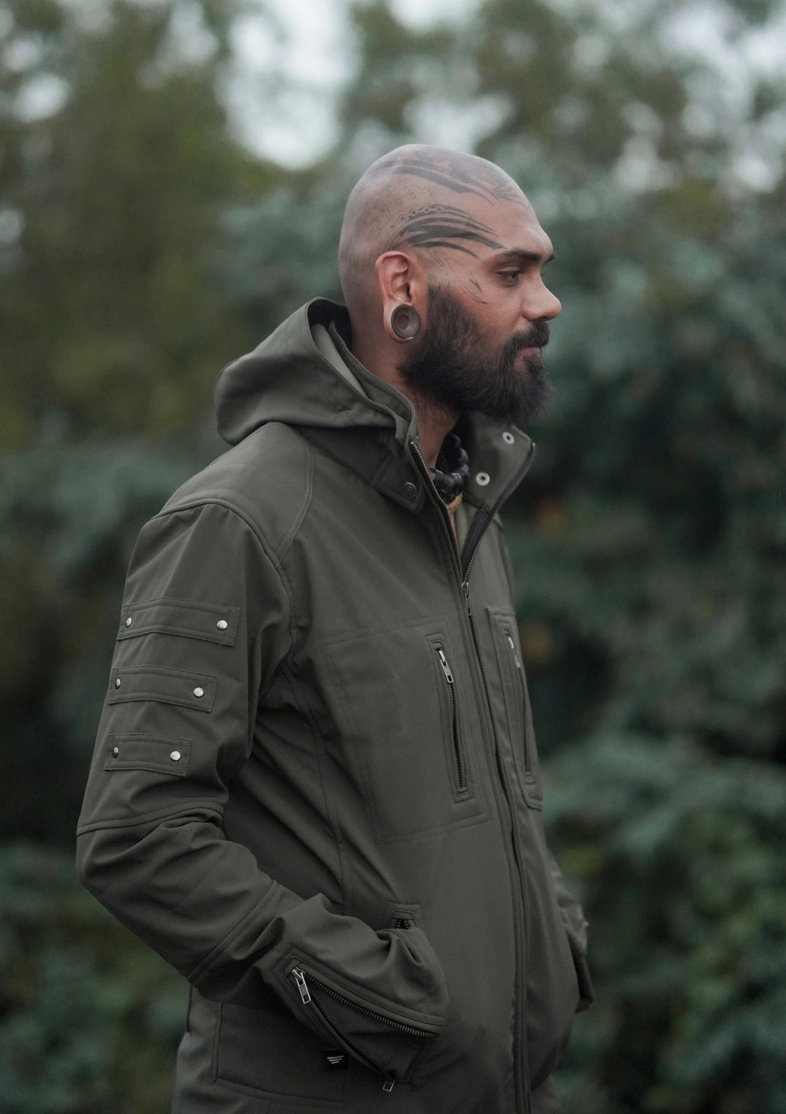 Winddichte Festivaljacke – Armor 2.0 Olivgrüne futuristische Kapuzenjacke