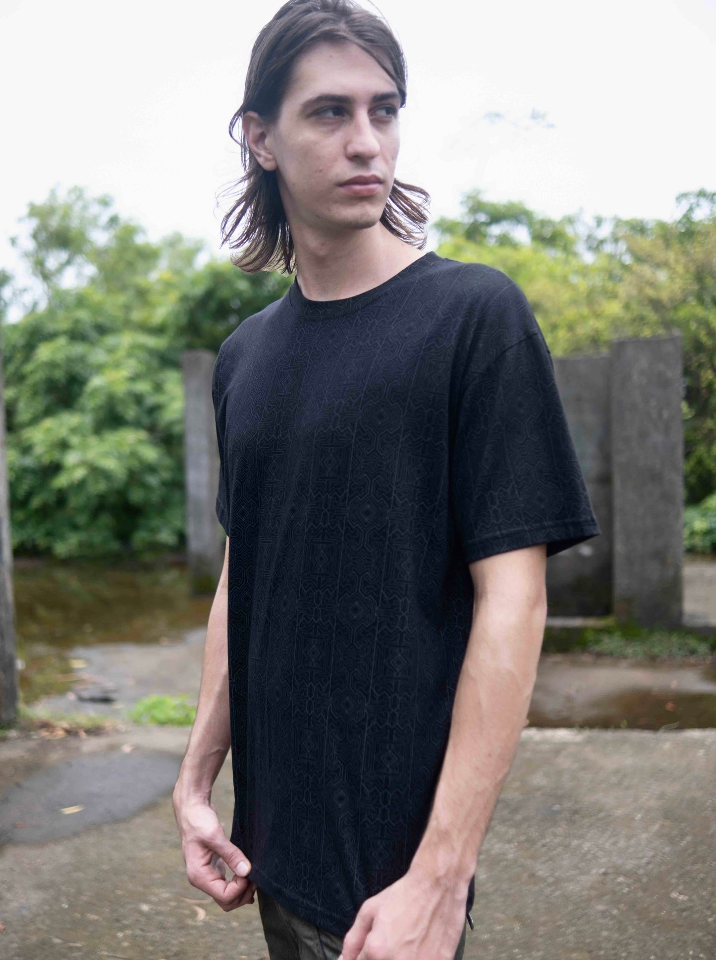 MAGMA CODEX | Psychedelisches schwarzes T-Shirt, vollflächig im Siebdruck bedruckt
