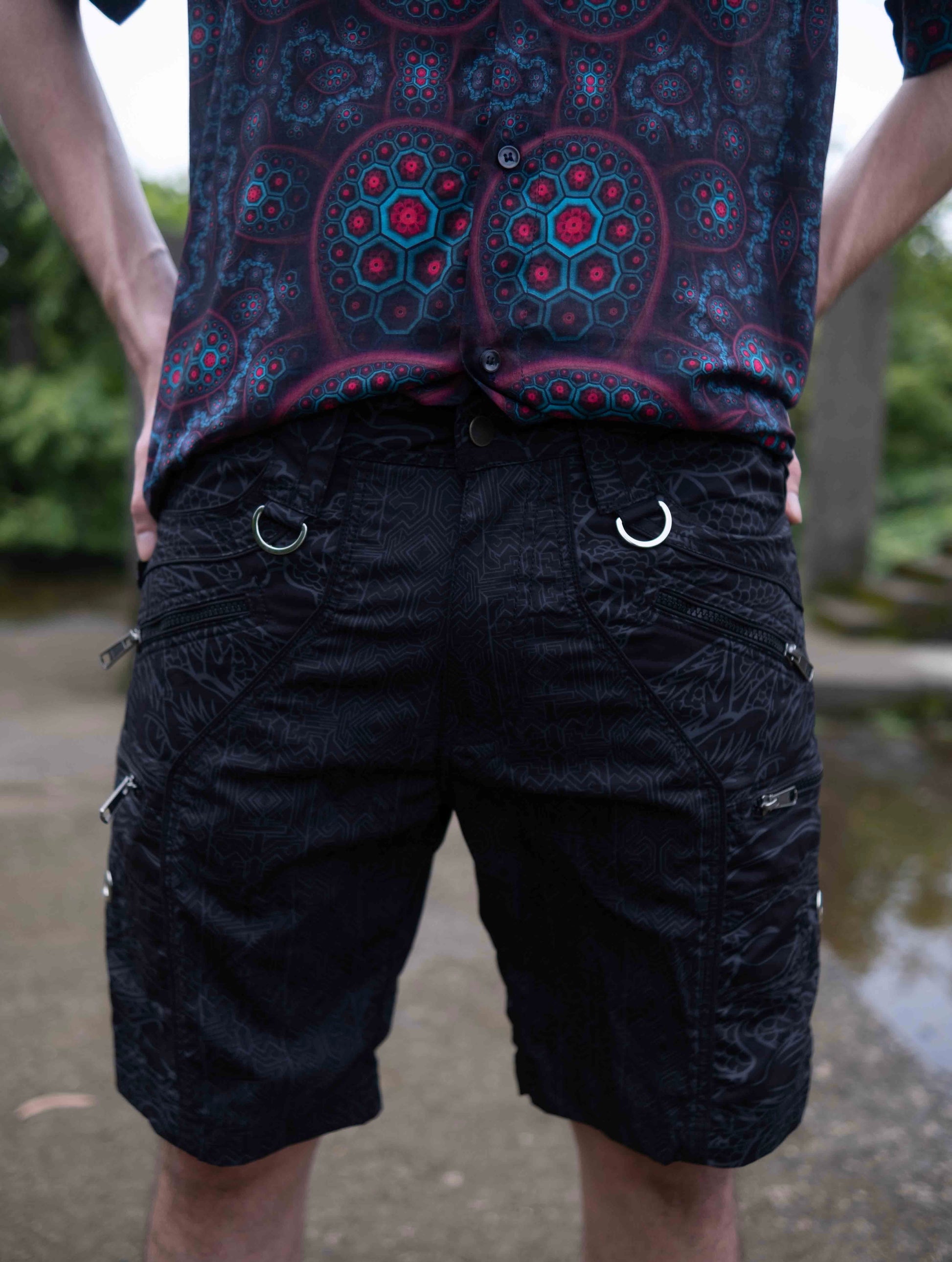 Men’s above the knee black cargo shorts designed for festivals with secure zippered pockets