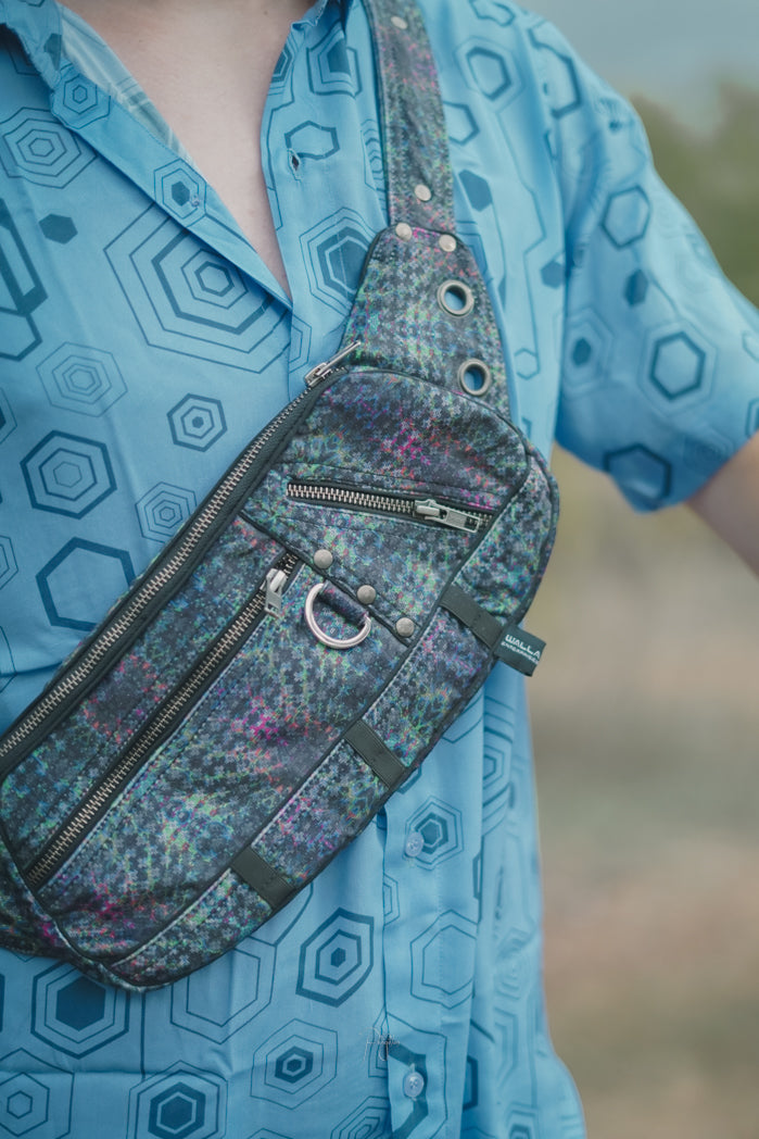 EQUILIBRIUM Geometrische Umhängetasche – Psytrance Festival Sling Bag