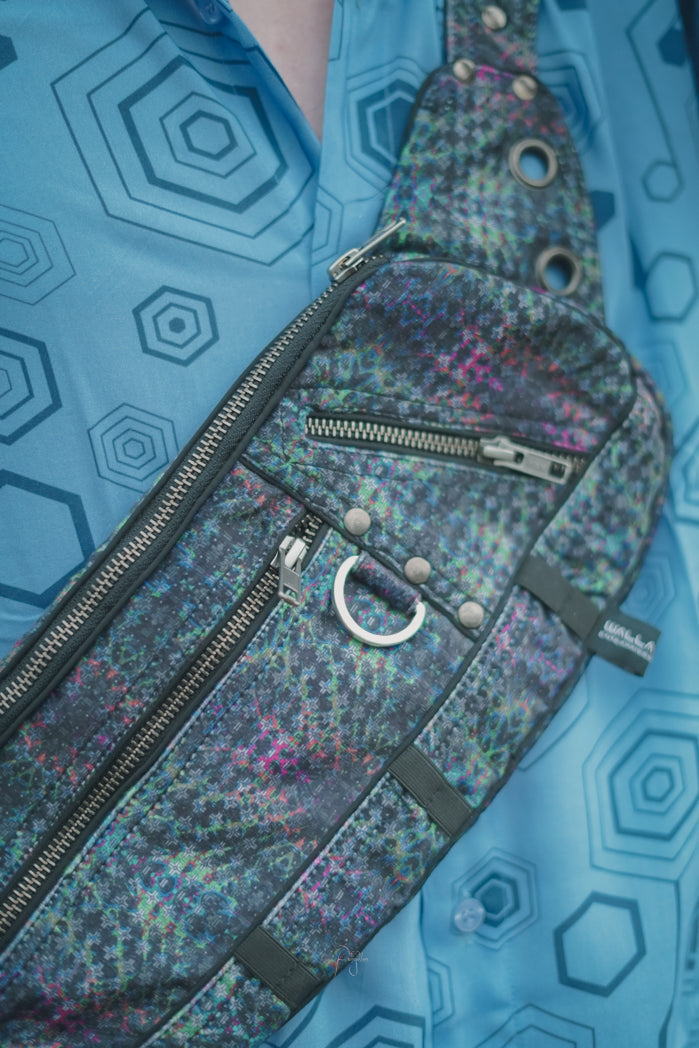 EQUILIBRIUM Geometrische Umhängetasche – Psytrance Festival Sling Bag