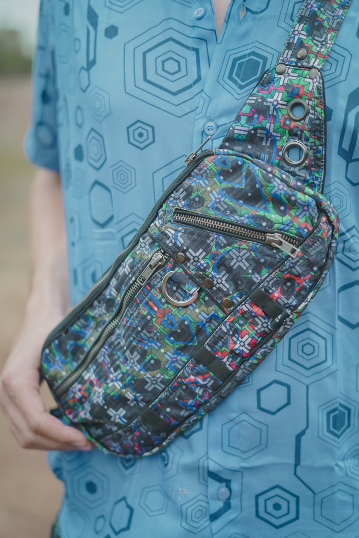 EQUILIBRIUM Geometrische Umhängetasche – Psytrance Festival Sling Bag
