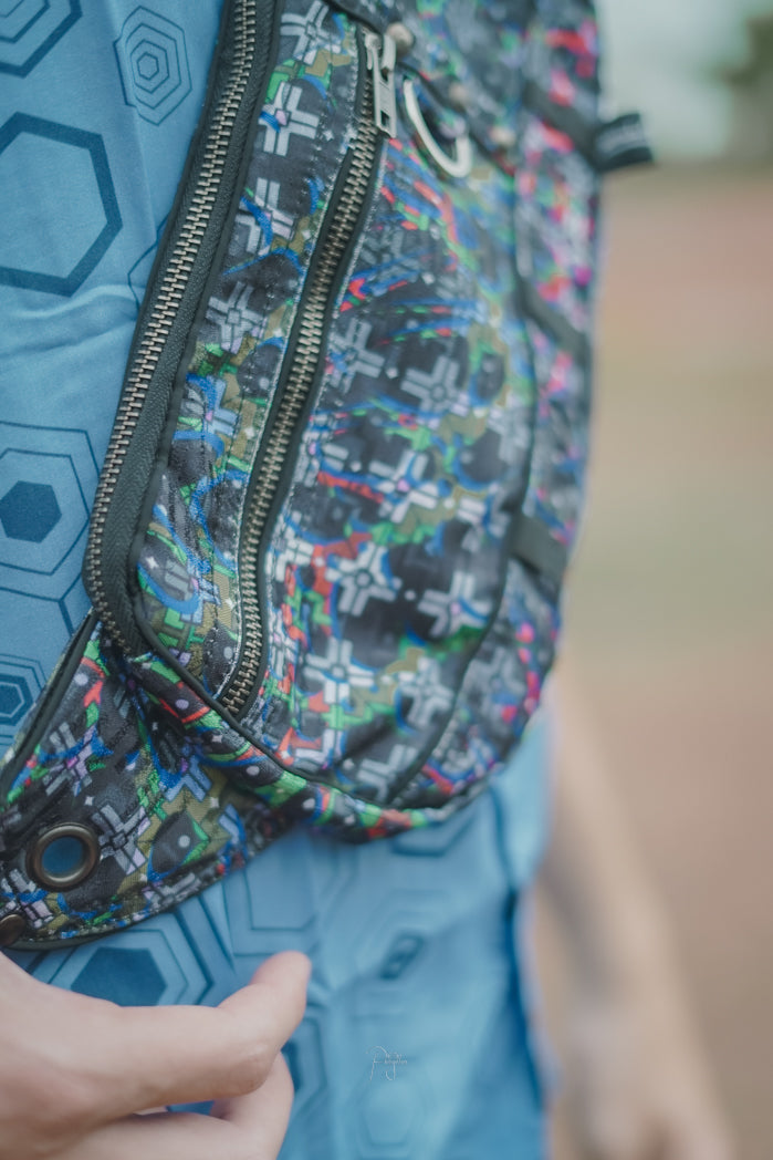 EQUILIBRIUM Geometrische Umhängetasche – Psytrance Festival Sling Bag