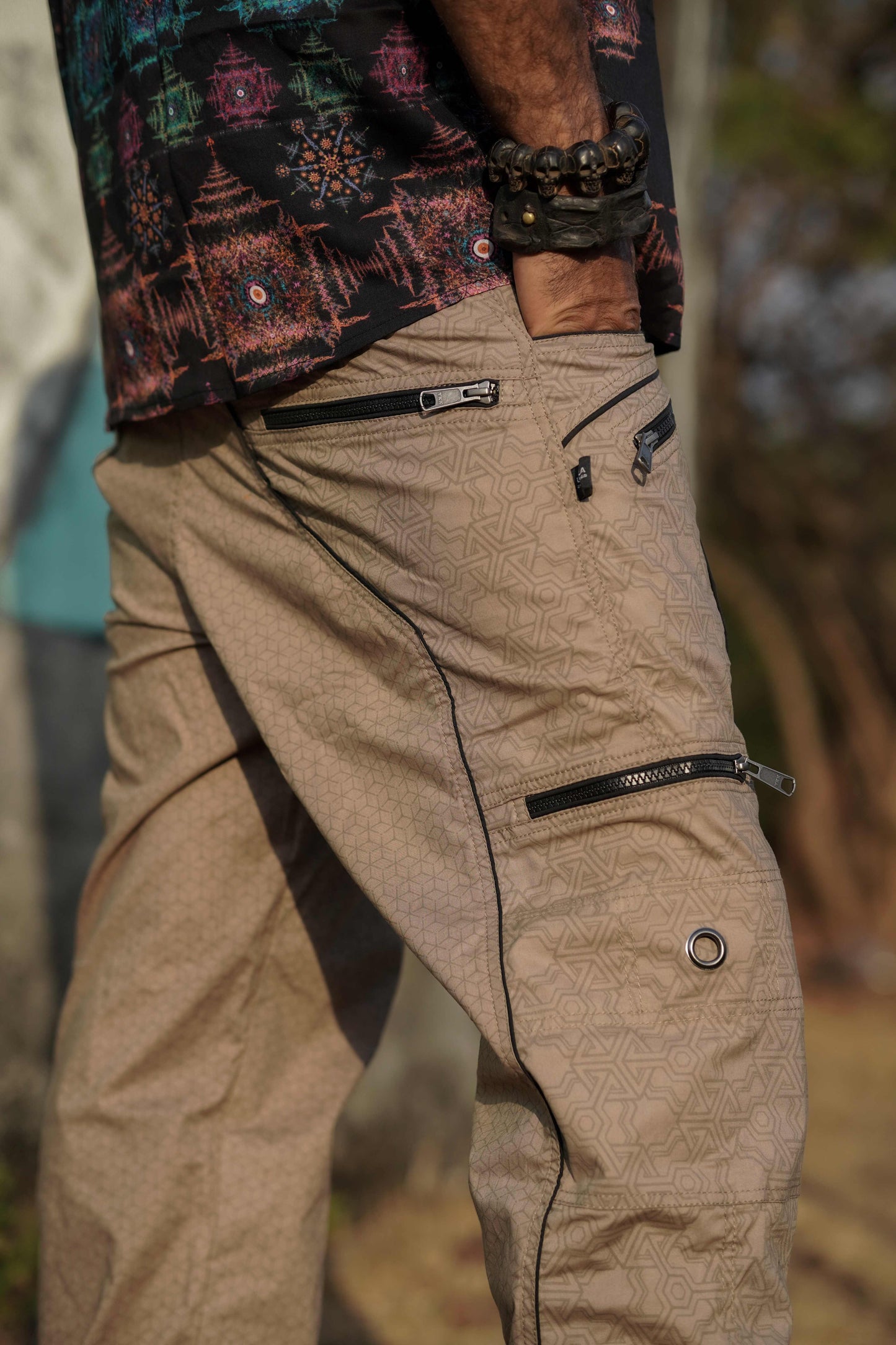 Pythagoras Abstrakt – Karamellbeige NY Herren Cargohose | Hose mit geometrischem Print