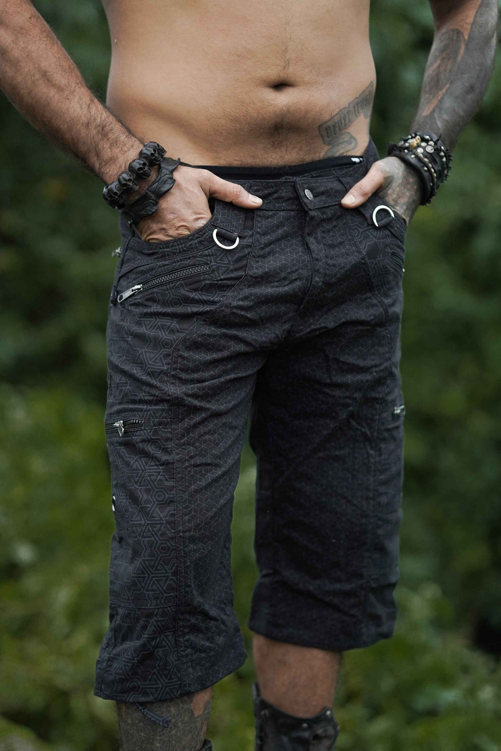PYTHAGORAS ABSTRACT – Men's Streetwear Cargo Shorts | 3/4 NY Style in Black