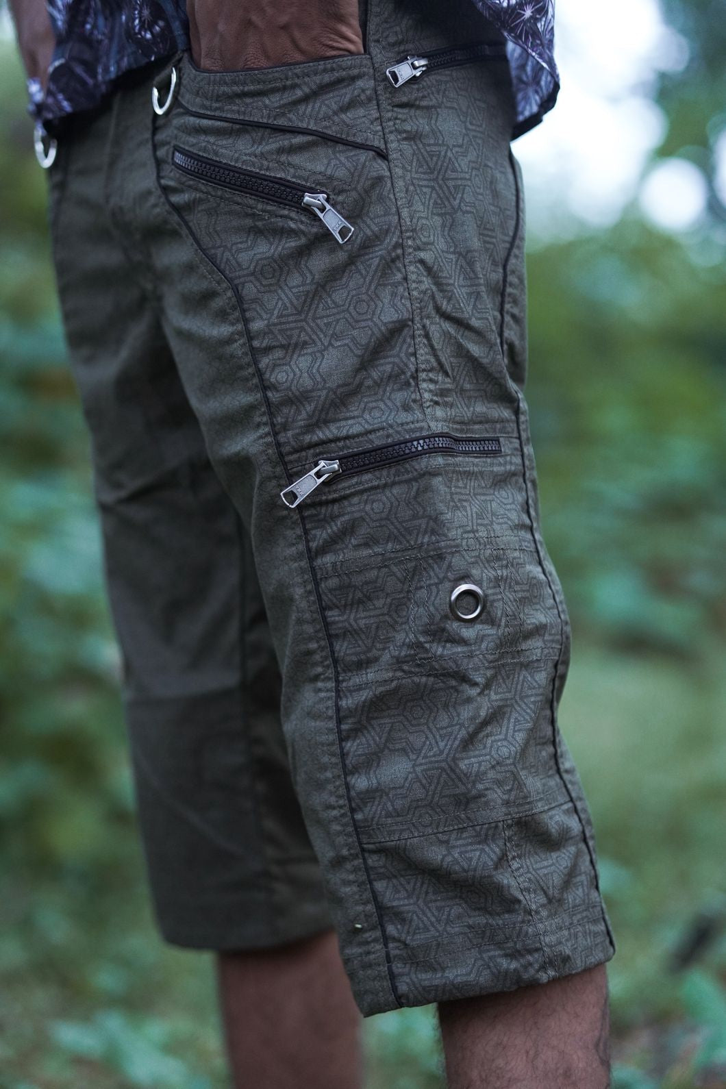 Pythagoras Abstract – Grüne NY Herren-Cargoshorts | Shorts mit geometrischem Muster und mehreren Taschen