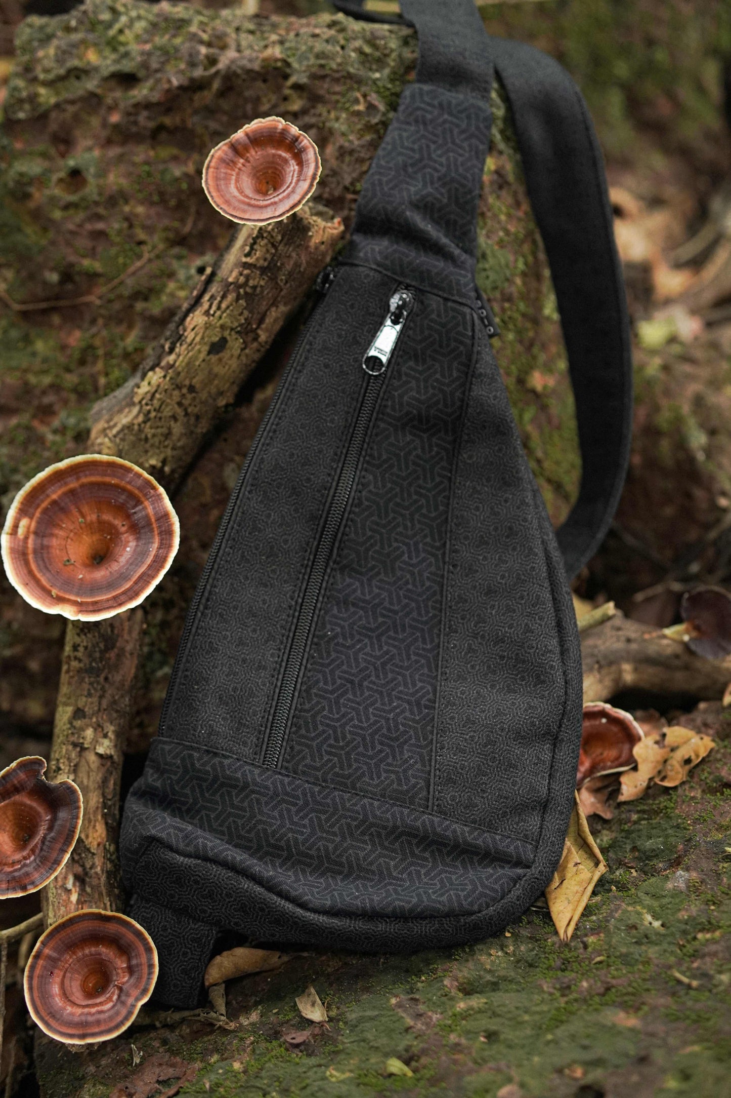 Torto Bag – Bedruckte Umhängetasche „Abstrakter Wirbel“