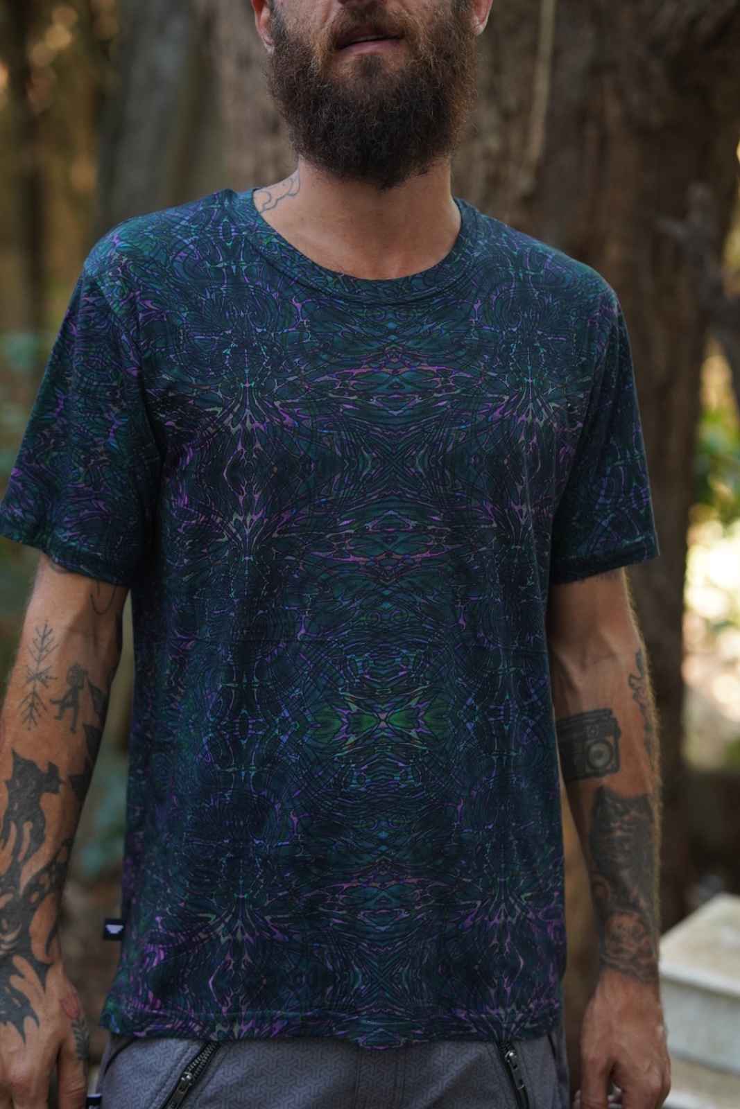 After-burn | Cyber Geometrischer Print Herren Bambus-T-Shirt
