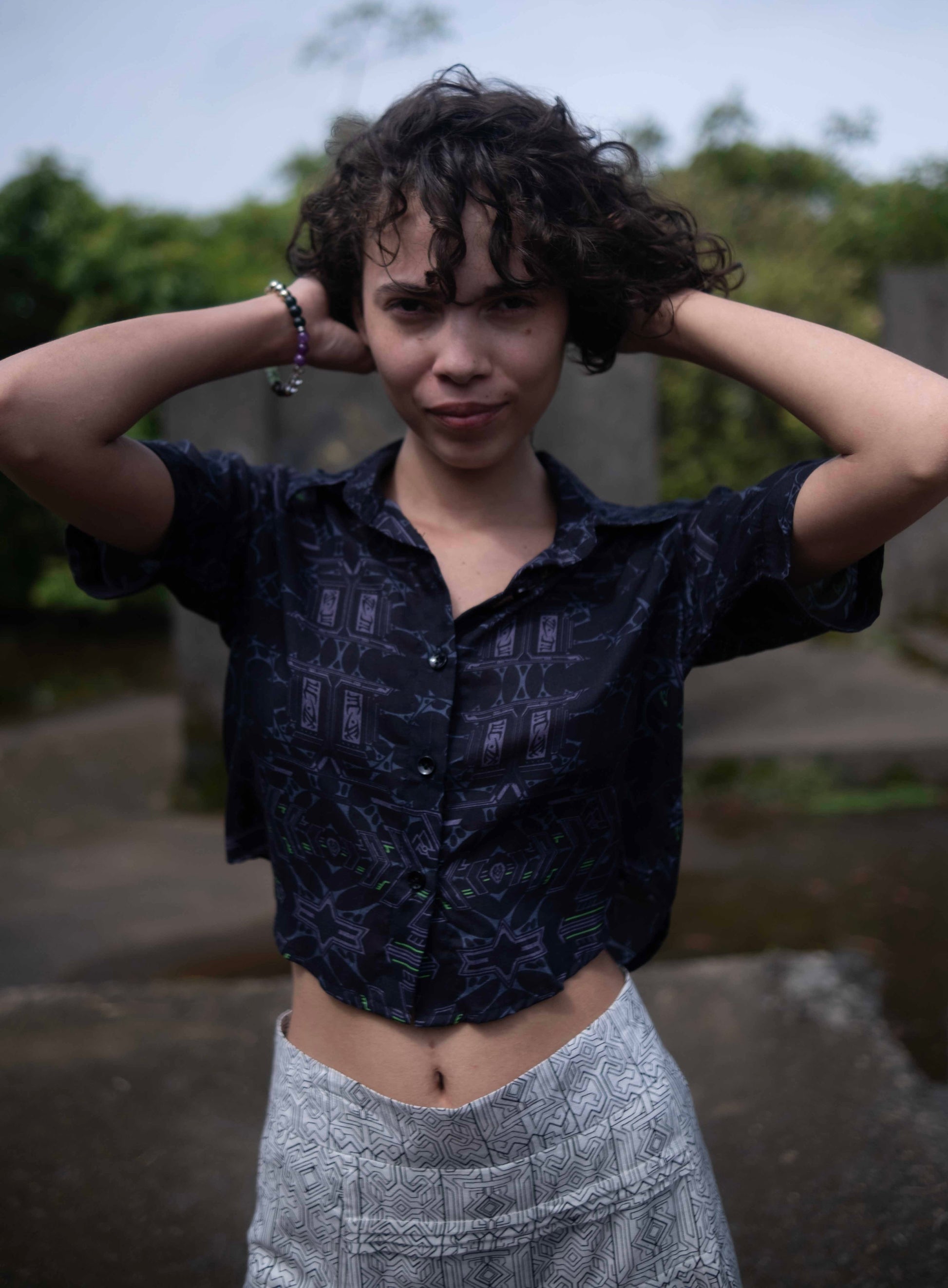 Xenomorph abstract bamboo cropped shirt for women with dark digital print